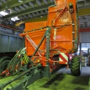 4557 Dewulf GBC carrot harvester 1 row with bunker
