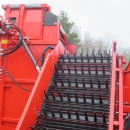 5130 Dewulf GBC carrot harvester with bunker