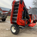 5555 Dewulf P3K carrot harvester with elevator