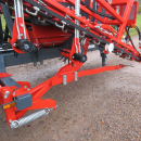 5896 Dewulf GBC carrot harvester with bunker