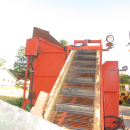 6037 Simon carrot harvester 1 row with bunker