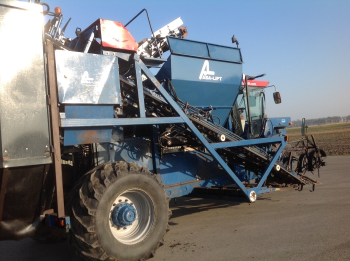 4106 Asa-Lift selfpropelled carrot harvester 2 row with bunker