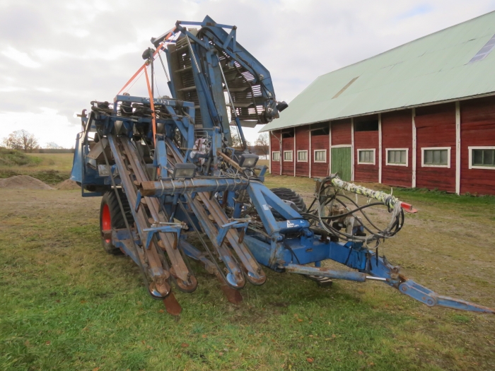 4426 Asa-Lift T200 carrot harvester with elevator 