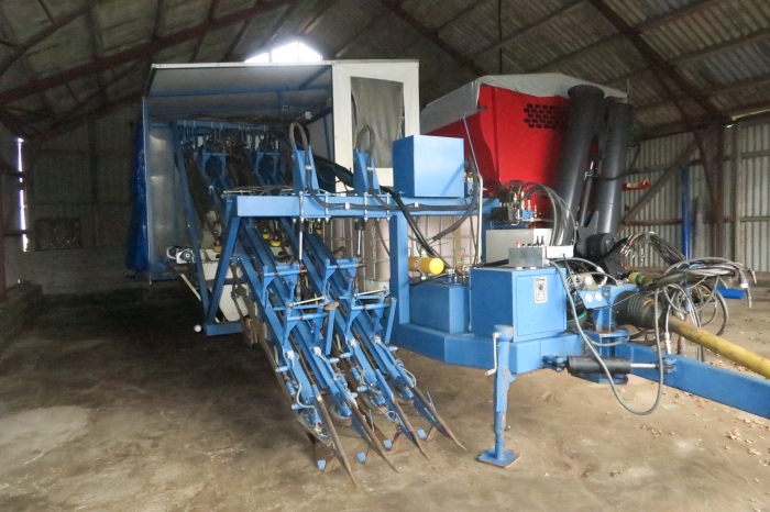 4596 Asa-Lift carrot harvester for bunch carrots
