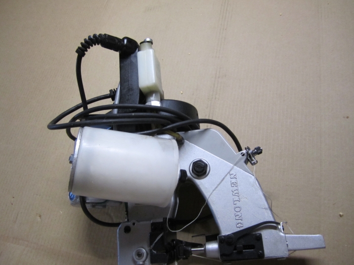3282 NEWLONG symaskin handmodell i nyskick