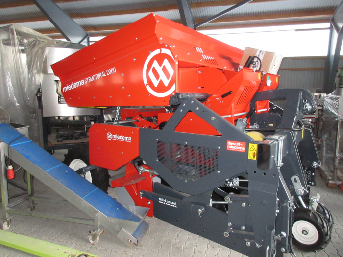 5435 Miedema Structural MS2000 potato planter