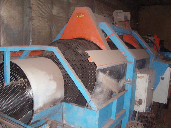 3413 EMVE potato washer with drier table