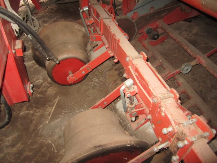 3433 Kverneland UN2200 Kartoffelroder 2Reihe