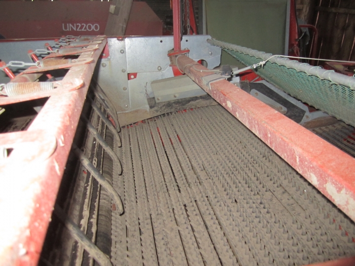 3433 Kverneland UN2200 Kartoffelroder 2Reihe