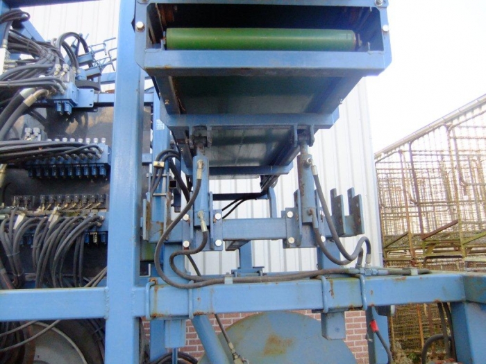 3505 Asa-Lift leek harvester trailed with automatic box system