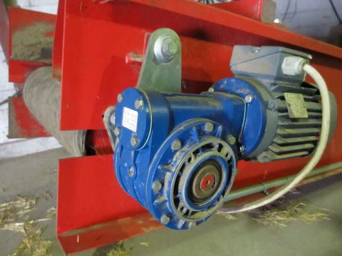 3511 Tong silo med elevatorer mm