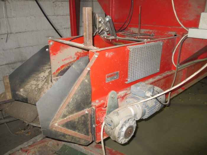 3511 Tong silo med elevatorer mm