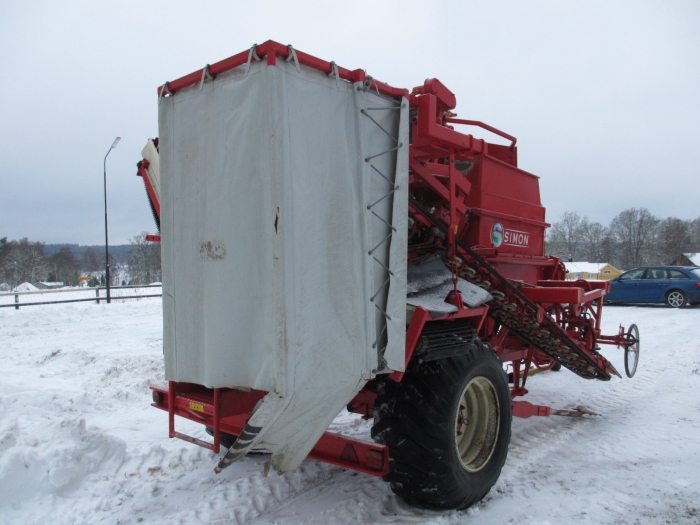 3519 Simon carrot harvester 1 row with bunker