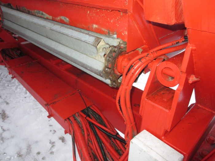 3519 Simon carrot harvester 1 row with bunker
