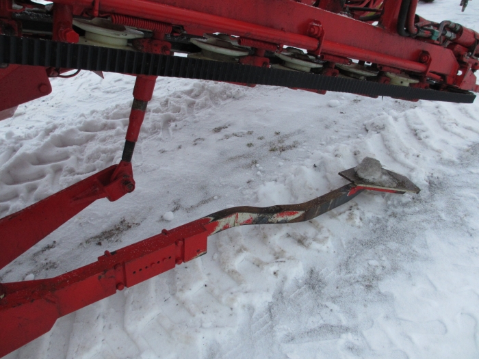 3519 Simon carrot harvester 1 row with bunker