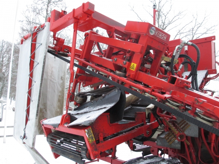 3519 Simon carrot harvester 1 row with bunker