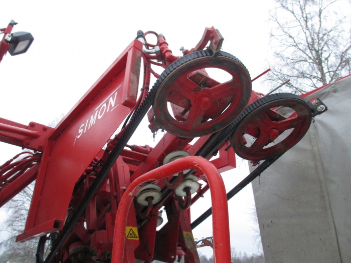 3519 Simon carrot harvester 1 row with bunker