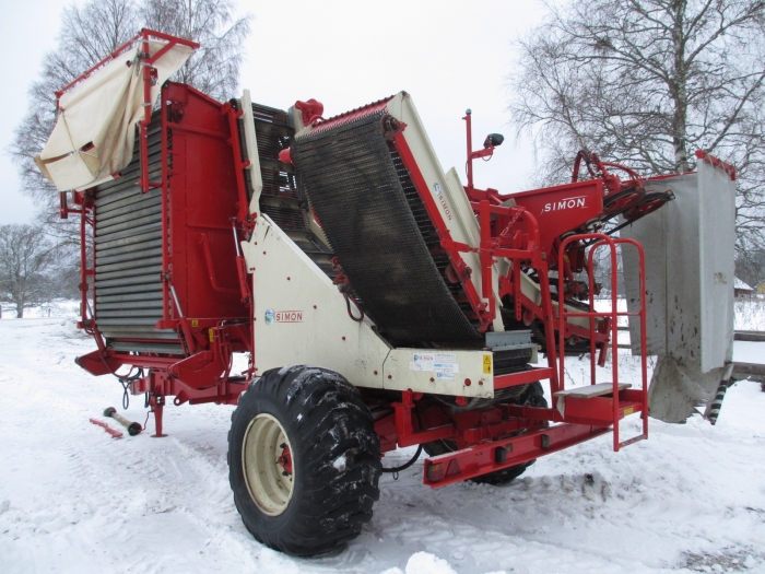 3519 Simon carrot harvester 1 row with bunker