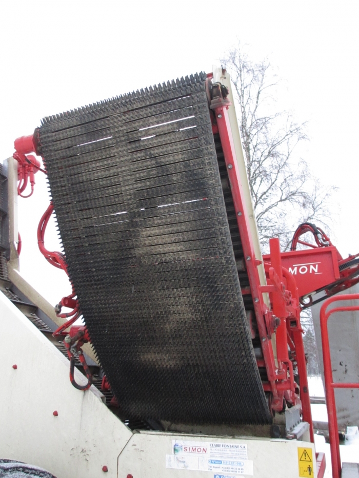 3519 Simon carrot harvester 1 row with bunker