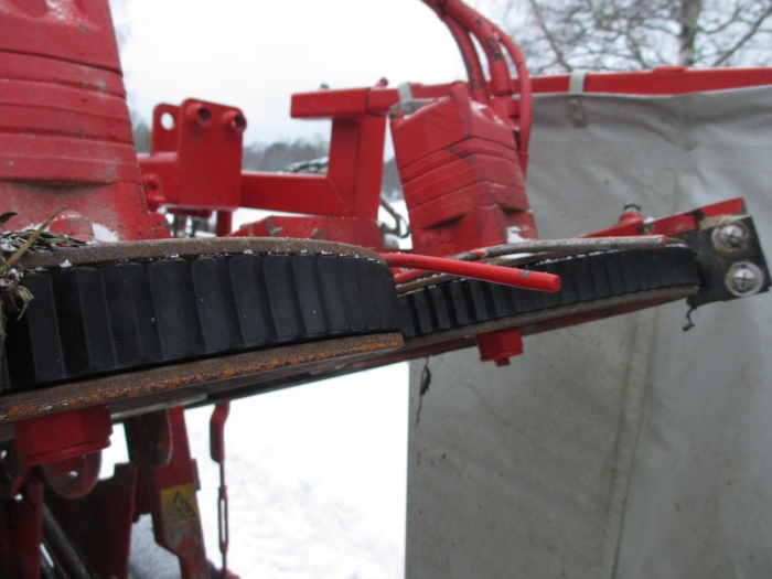 3519 Simon carrot harvester 1 row with bunker