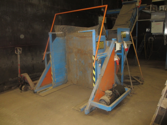 3848 EMVE hydraulisk lådvändare 125 cm med matningsbinge