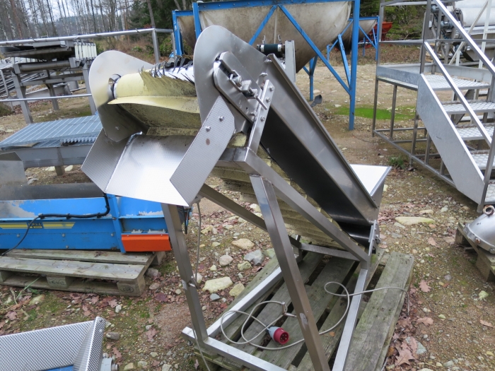 3929 Edelstahl elevator 1700x400 mm 