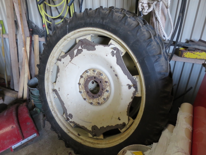 3951 Row crop tires 9,5x44 bolt circle 205 mm c/c