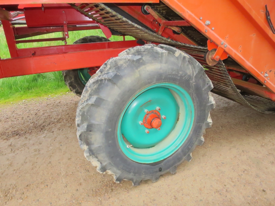 4201 Kverneland UN2100 Kartoffelroder