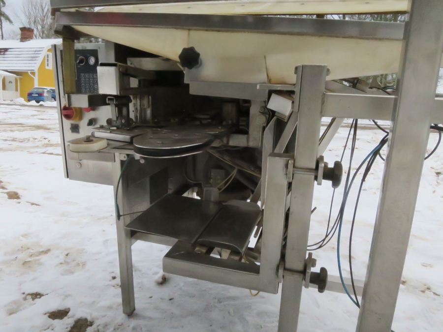 4278 Newtec 2000 Waage mit VB40CC Tütemaschine