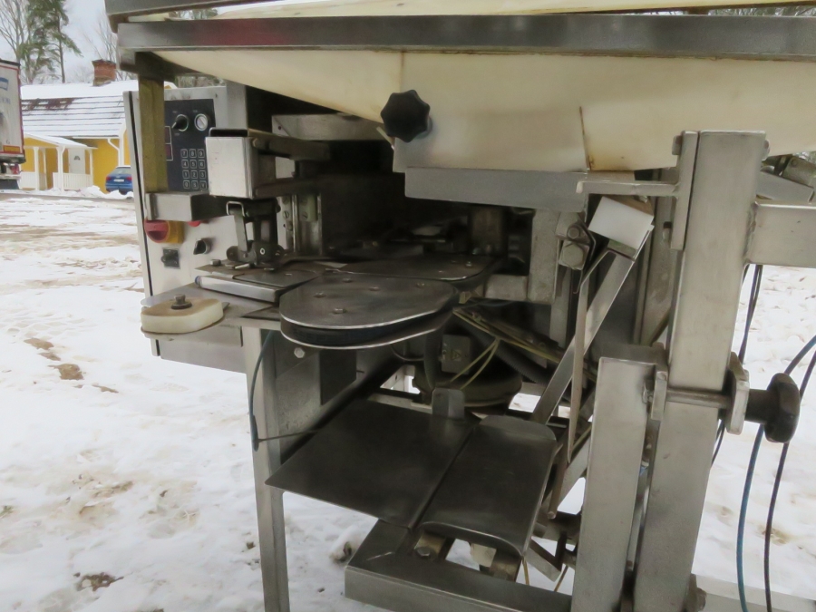 4278 Newtec 2000 Waage mit VB40CC Tütemaschine