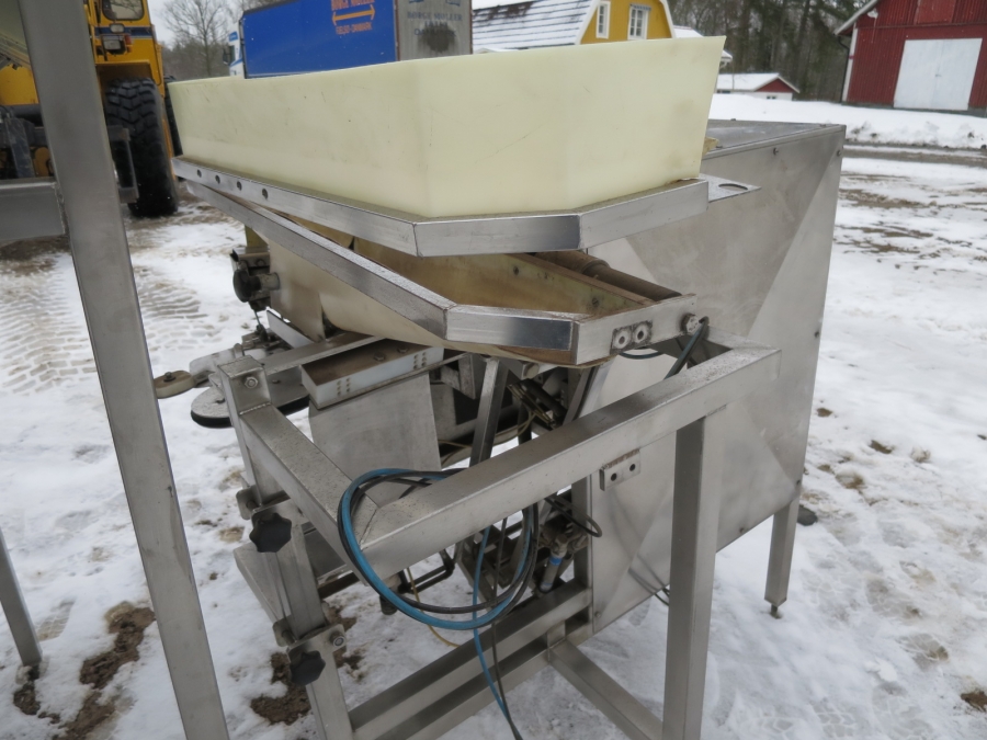 4278 Newtec 2000 Waage mit VB40CC Tütemaschine