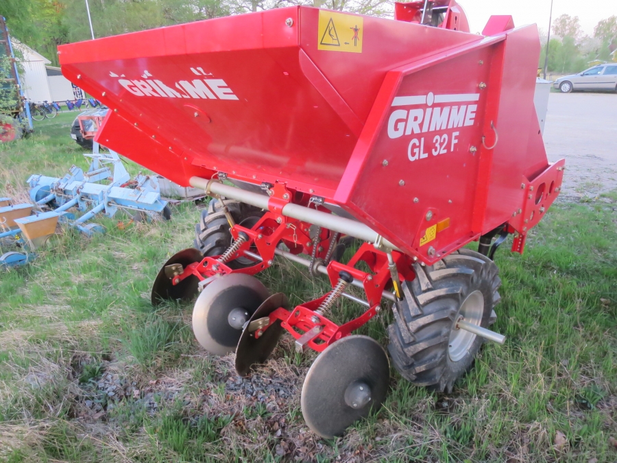 4351 Grimme GL32F Potato planter 2 row