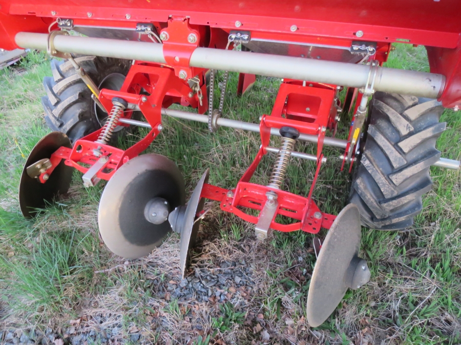 4351 Grimme GL32F Potato planter 2 row