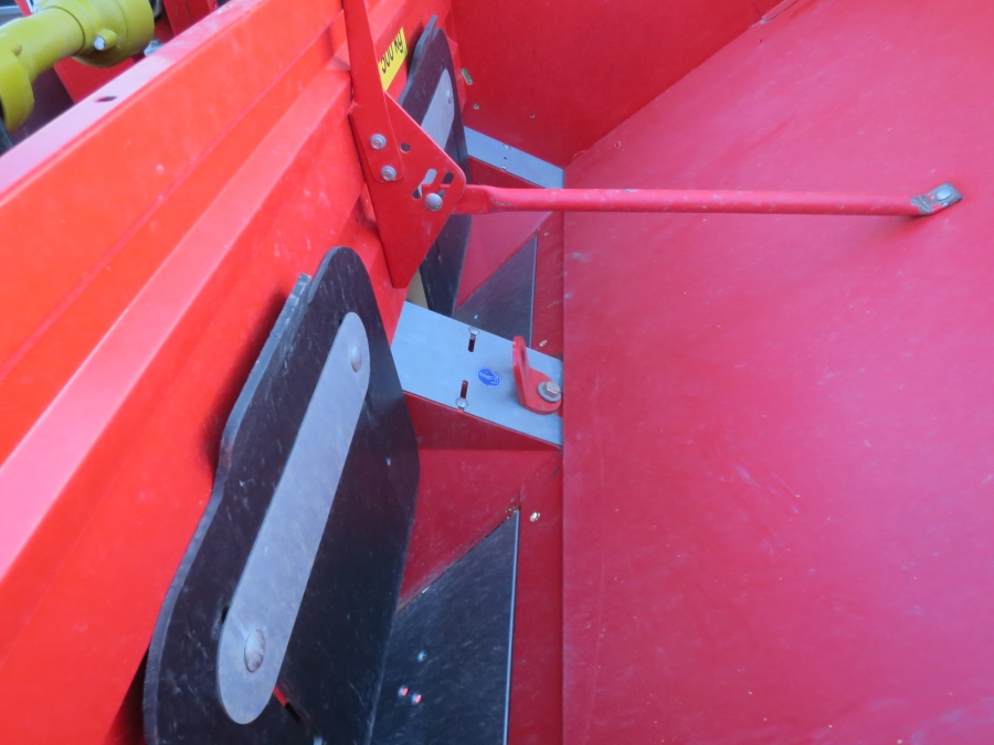 4351 Grimme GL32F Potato planter 2 row