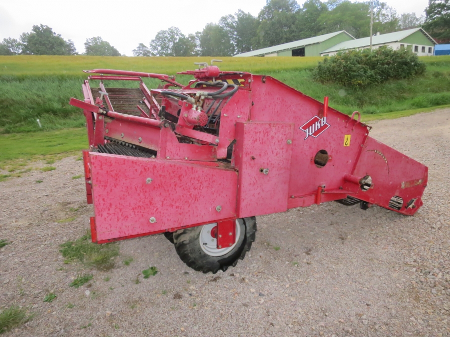 4382 Juko Supermidi potato harvester