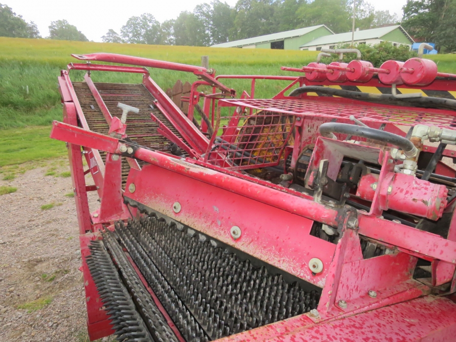 4382 Juko Supermidi potato harvester
