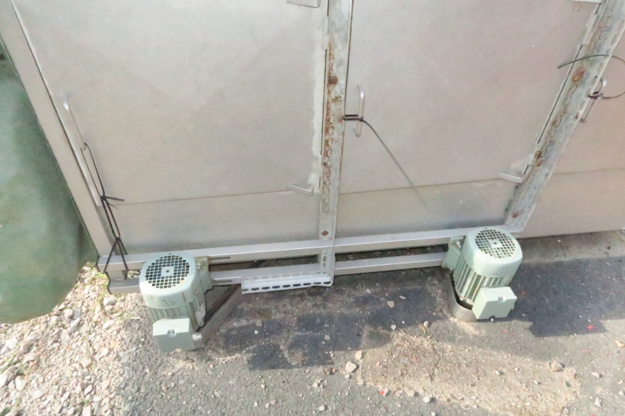 4400 EMVE stainless steel Bunker mit brush washing unit