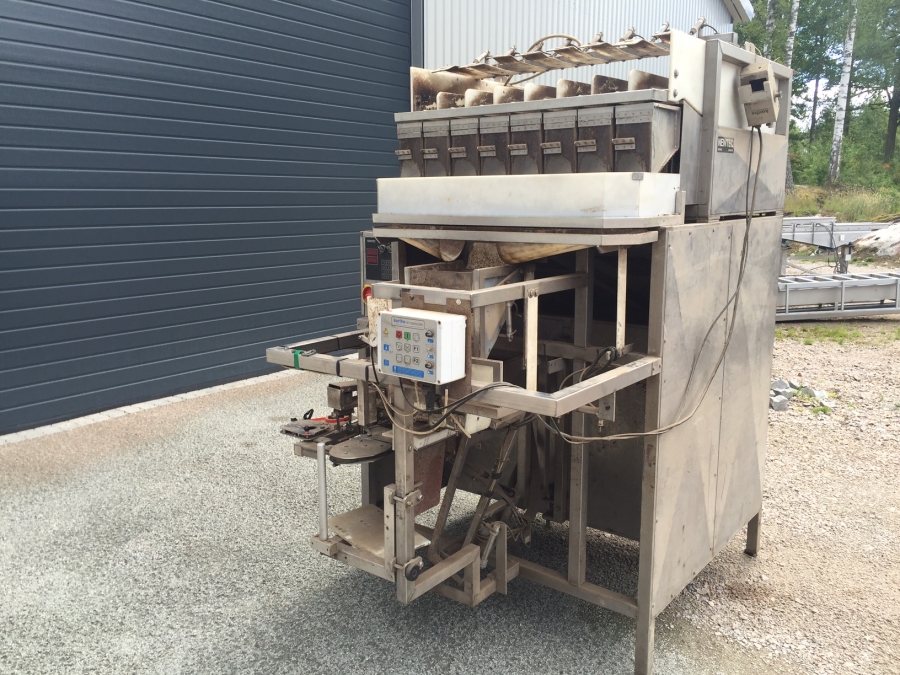 4405 NEWTEC 2000 / G45 weigher and bagger for carrots