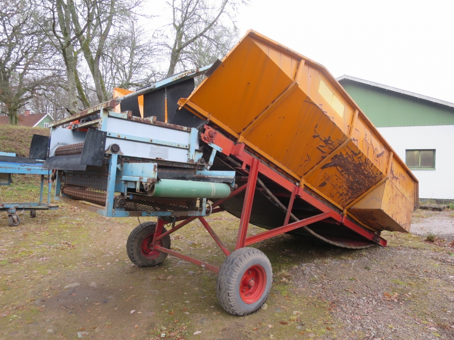 4445 Miedema receiving hopper with EMVE screen grader
