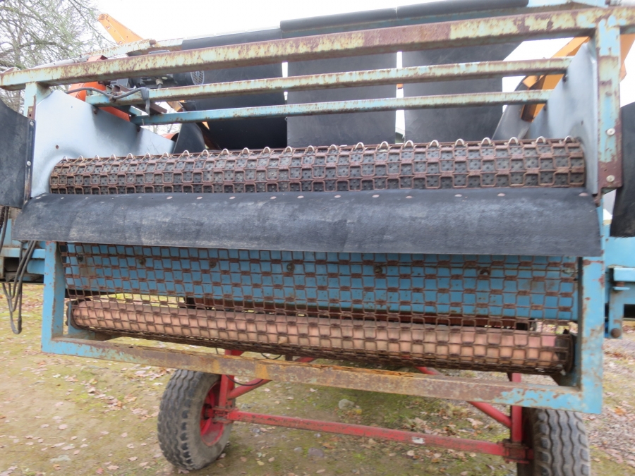 4445 Miedema receiving hopper with EMVE screen grader