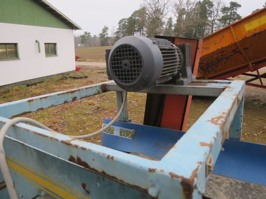 4445 Miedema receiving hopper with EMVE screen grader