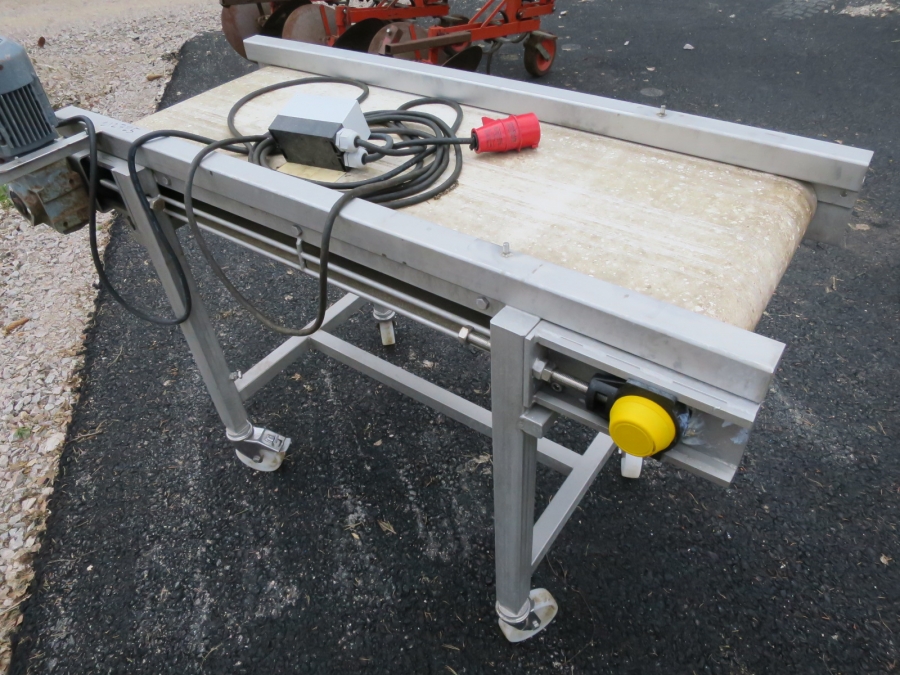 4537 Limas conveyor on legs 