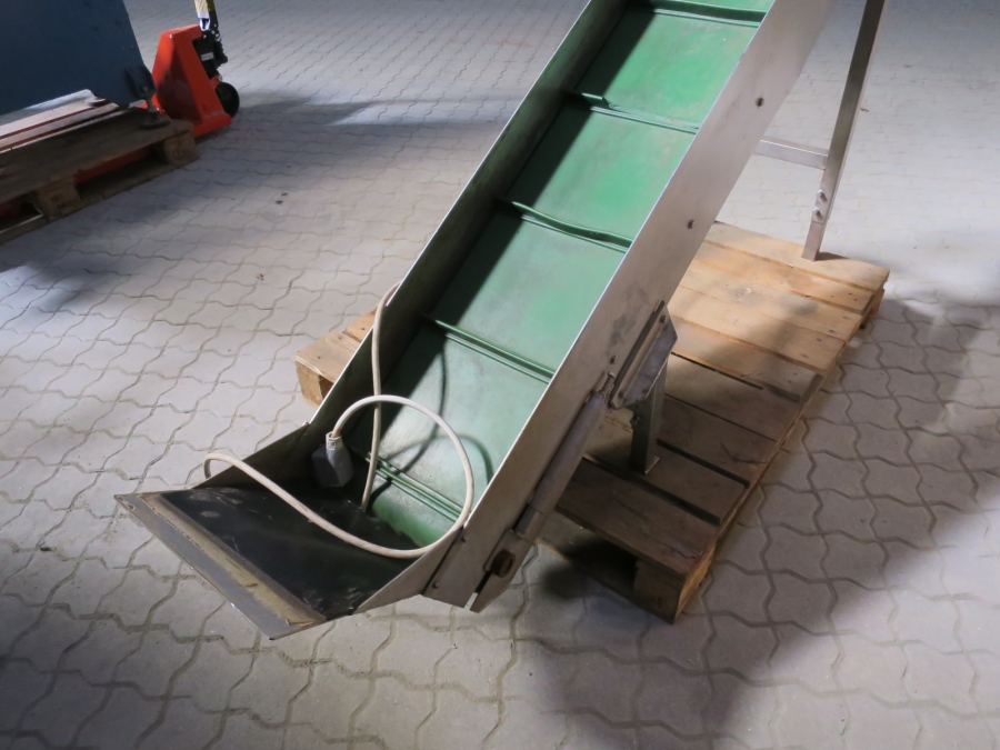 4538 Vanhemens Elevator