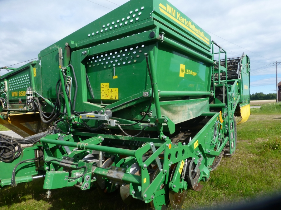 4592 Wuhlmaus WM 8500 2 row potato harvester