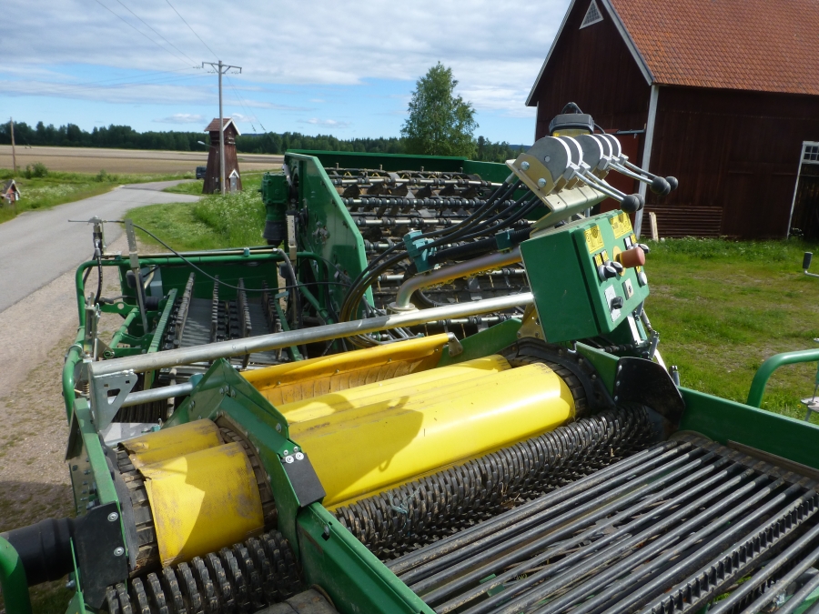 4592 Wuhlmaus WM 8500 2 row potato harvester