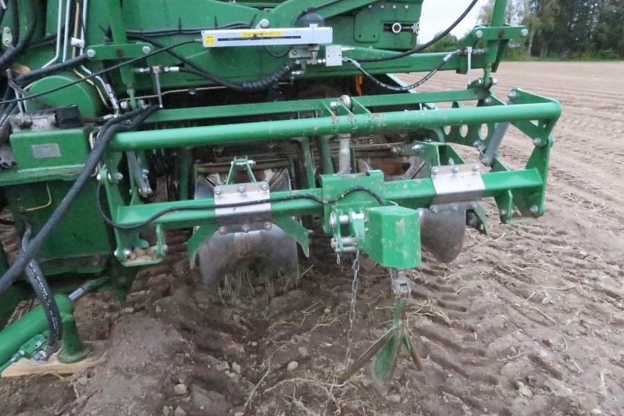 4592 Wuhlmaus WM 8500 2 row potato harvester