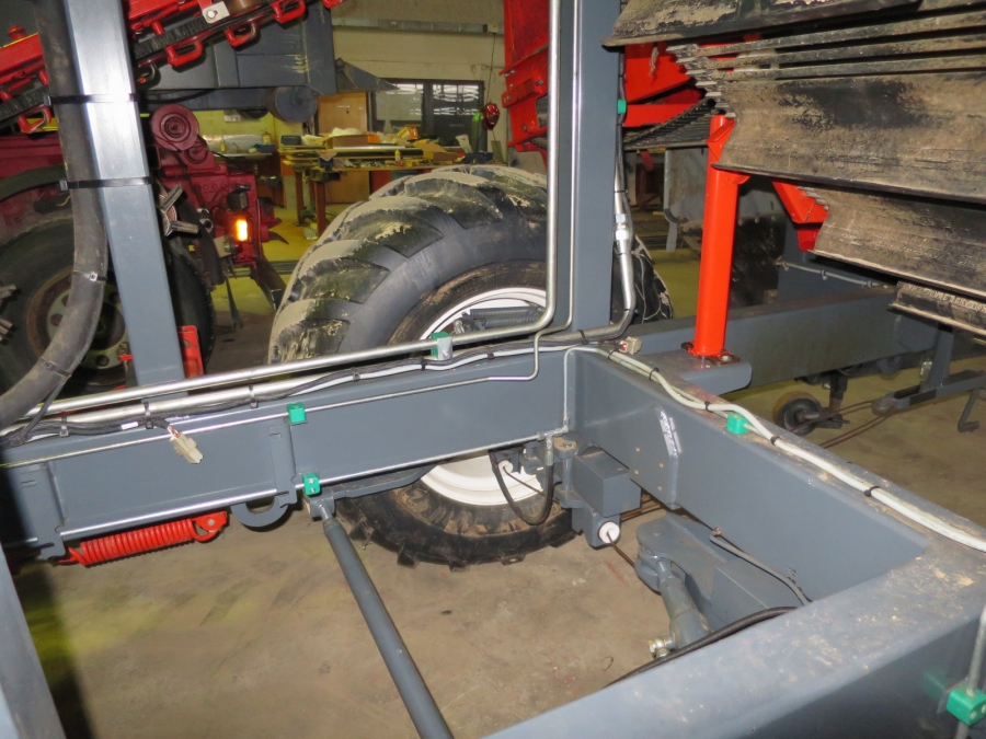 4601 / 4557 Dewulf GBC carrot harvester 1 row with bunker