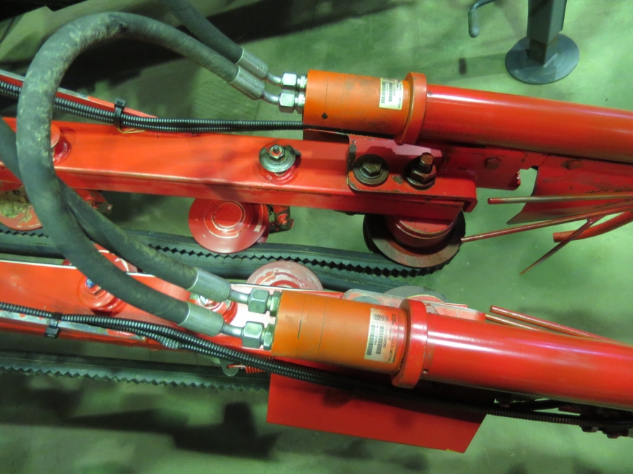 4601 / 4557 Dewulf GBC carrot harvester 1 row with bunker