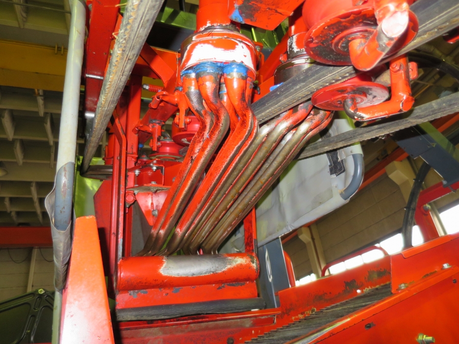 4601 / 4557 Dewulf GBC carrot harvester 1 row with bunker