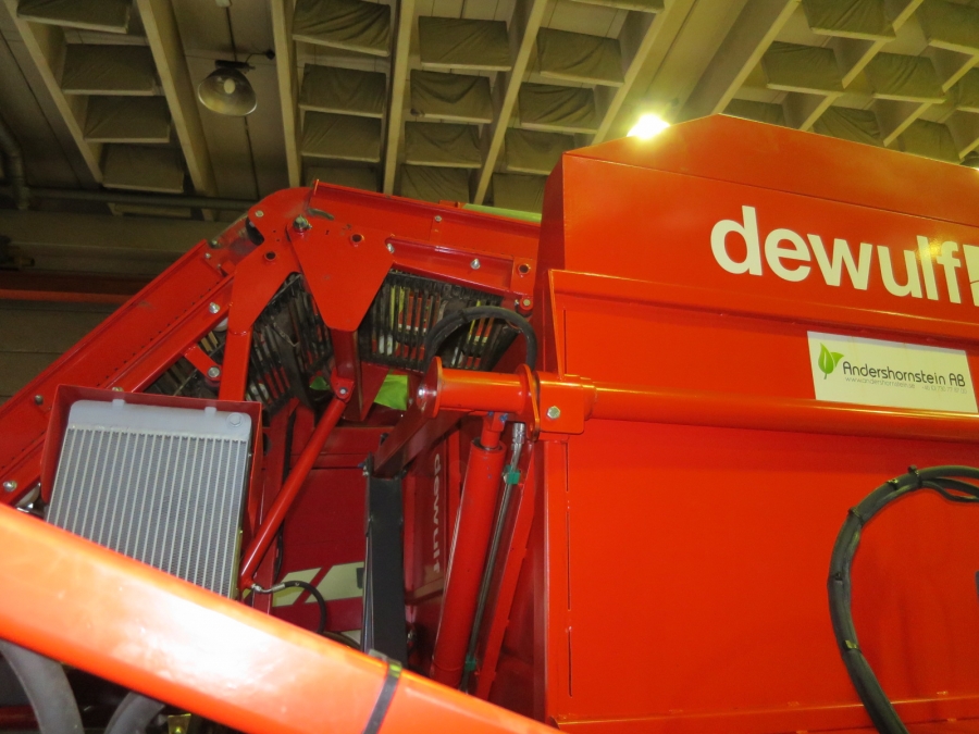 4601 / 4557 Dewulf GBC carrot harvester 1 row with bunker